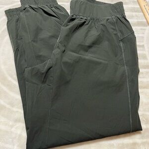 Halara Joggers green  Women’s XL NWT Elastic Waist Lightweight Pants